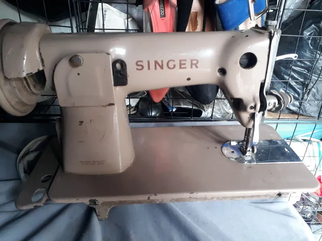 Máquina de costura singer