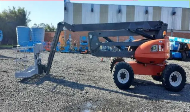 Plataforma Elevatória Manitou 200 ATJ 2013