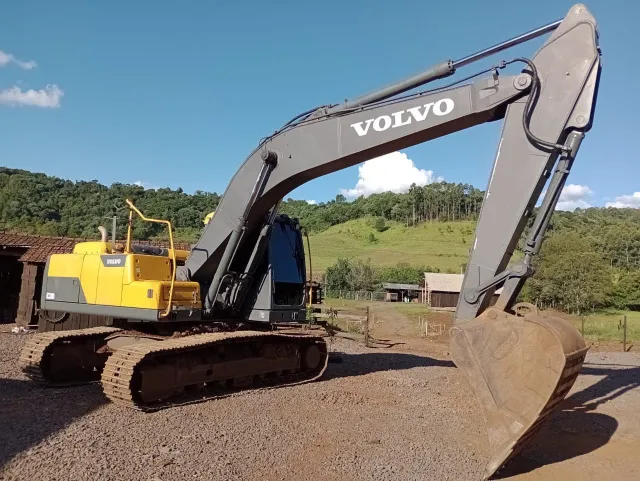Escavadeira Hidraulica Volvo EC220d ano 2014 