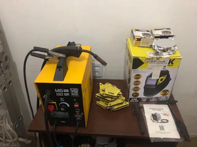 Máquina de solda 150BR V8 sem gás e acessórios