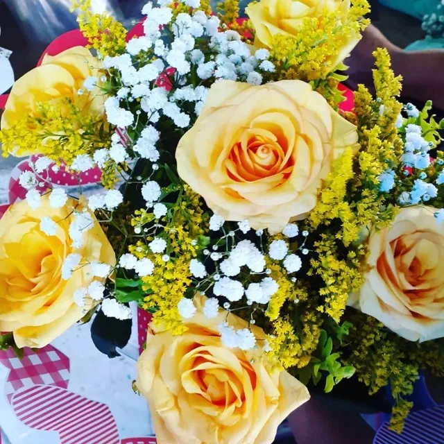 Buquê de Rosas Amarelas - Fazemos Entregas