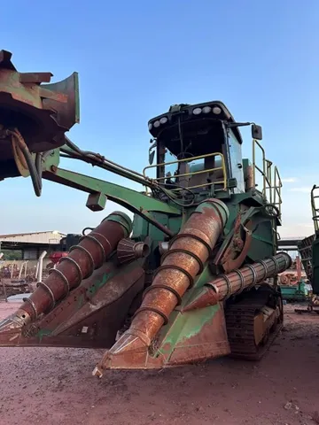 Colhedora John Deere 3520 2008