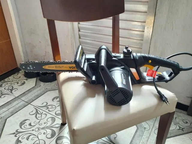 Vendo serra elétrica 1600W nova usada uma vez valor 1000 liga *