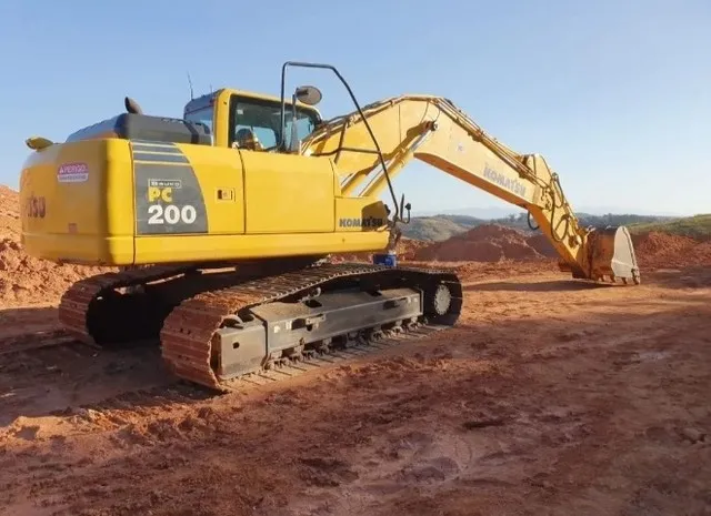  escavadeira komatsu pc 200 ano 2014 ùnico dono 