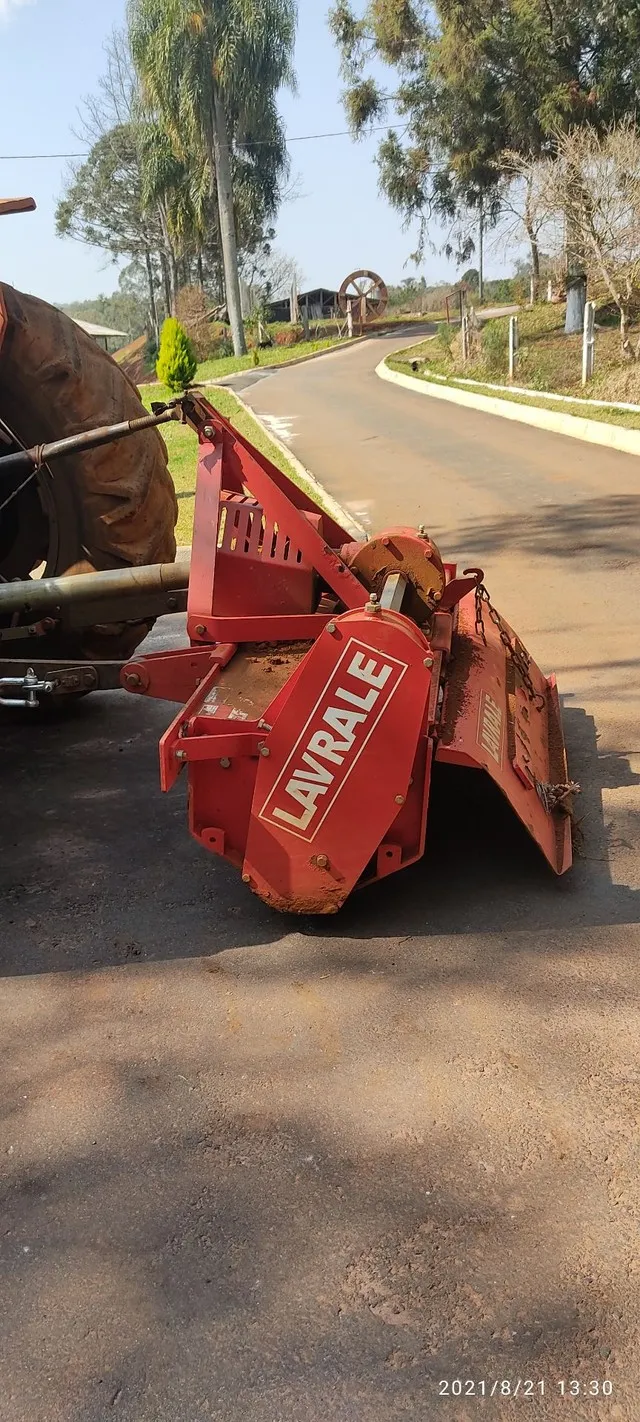 Vendo enxada rotativa Lavrale excelente para produtores de hortaliças e pra compost Barn 