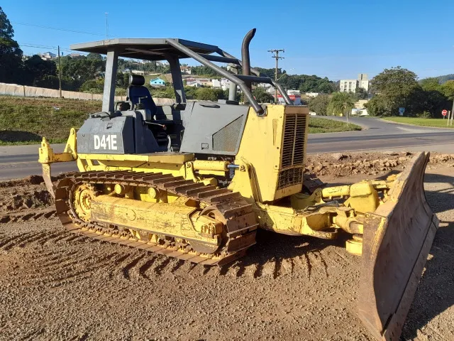 Trator de Esteiras Komatsu D41E Ano 2005 com escarificador