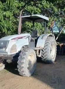 Vendo trator Agrale 5075.4 completo com grande e sulcador.