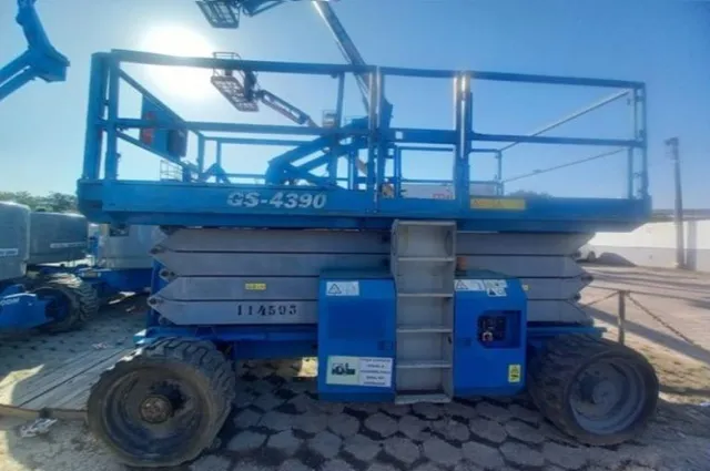 Plataforma Elevatória Genie GS4390 2011