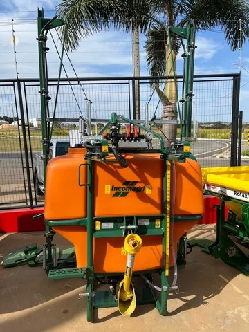 Pulverizador 600 litros 12 metros manual 