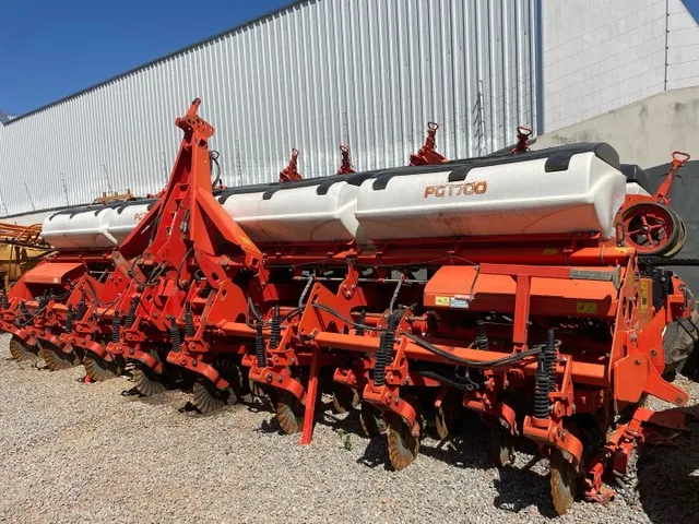 Plantadeira Kuhn 15 linhas Esp 50cm ano 2014