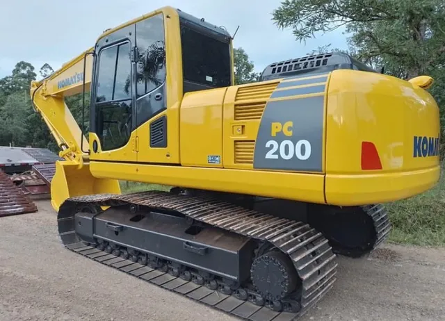 Escavadeira Komatsu PC200 14/14 - Entrada 7%!