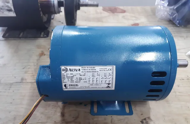 Motor trifásico 2 cv 2 e 4 polos $900 cada