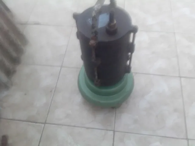 Motobomba Centrífuga SchneIider 4CV Submersível BCS-320 Trifásico 220/380v Usada
