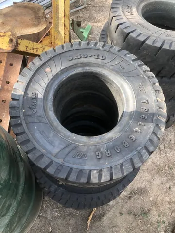Pneu de empilhadeira usado