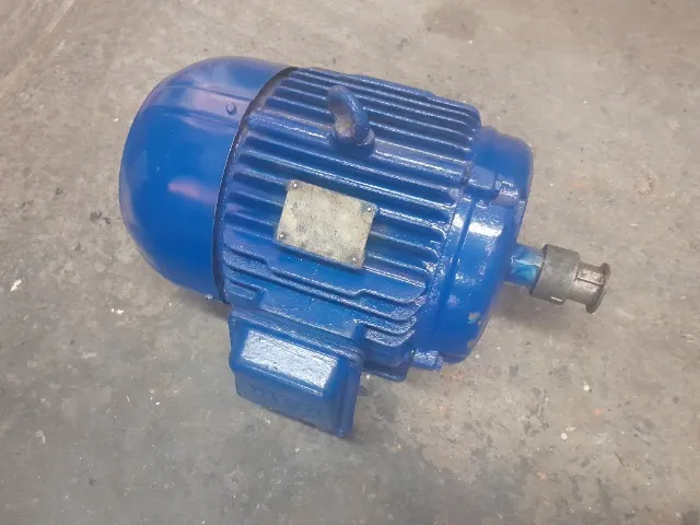 Motor elétrico trifásico 6 (HP-CV) 1160 RPM 220/380 V