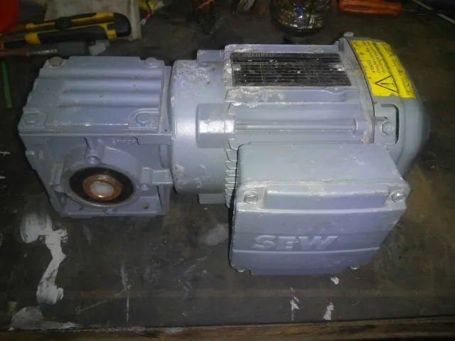 Motoredutor Sew-Eurodrive 0,25 kW 1700/87 rpm 220/380 V