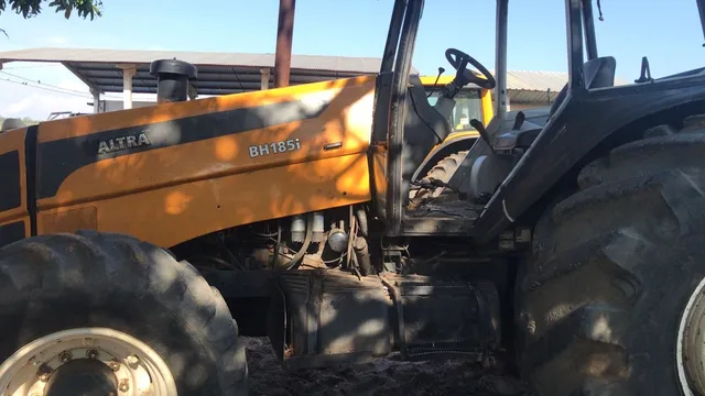 Trator Valtra BH 185 Hiflow ano 2013 