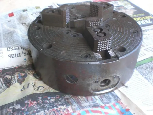 Placa para torno com 3 castanhas diâmetro de 240 mm