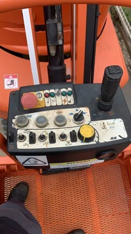 Plataforma elevatória JLG toucan 26e