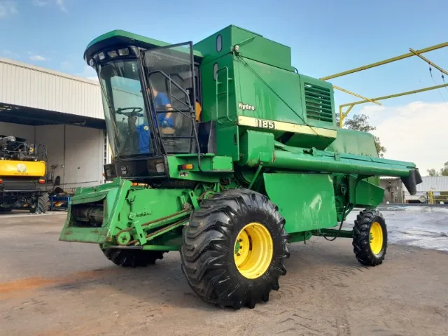 Colheitadeira Sojeira JD 1185 ano 2002, C/PL de 23 pés fléx.