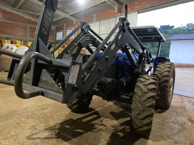 Trator New Holland *
