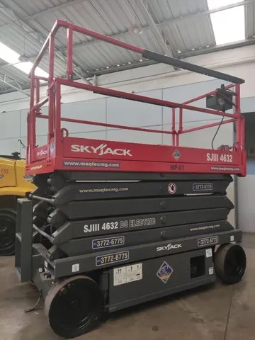 Locação de plataforma elevatória tesoura Sky jack 12m 