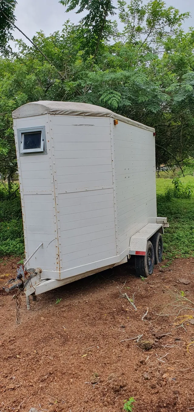 Vendo reboque para dois cavalos