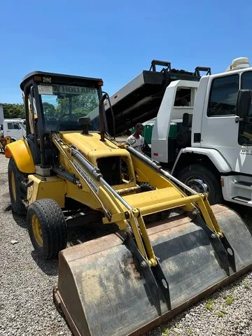Retroescavadeira New Holland LB90 - 2009 - único dono