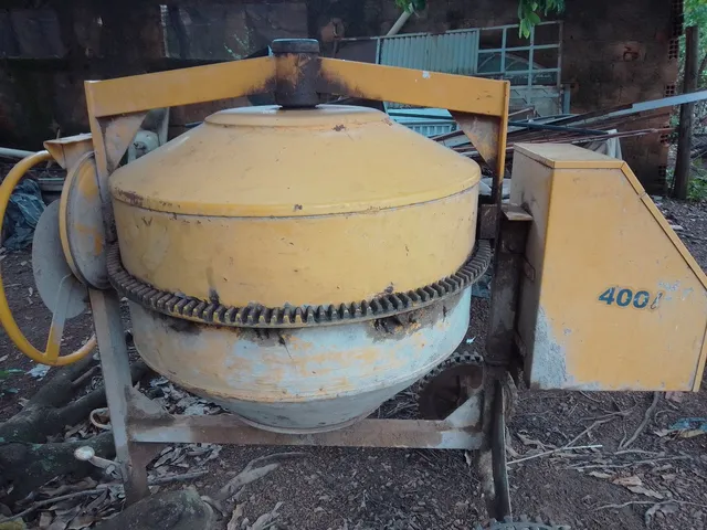 Betoneira Menegotti 400litros sem motor
