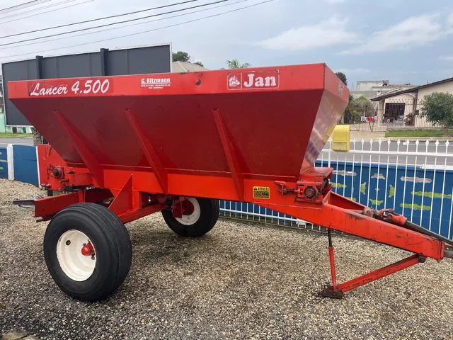 Distribuidor calcário 4500 kg Jan 