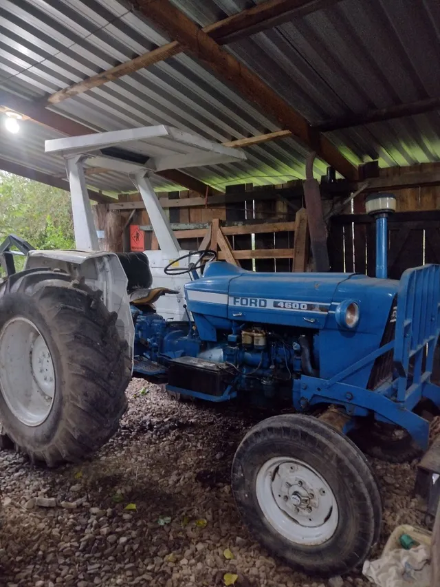 Ford 4600 com implementos 
