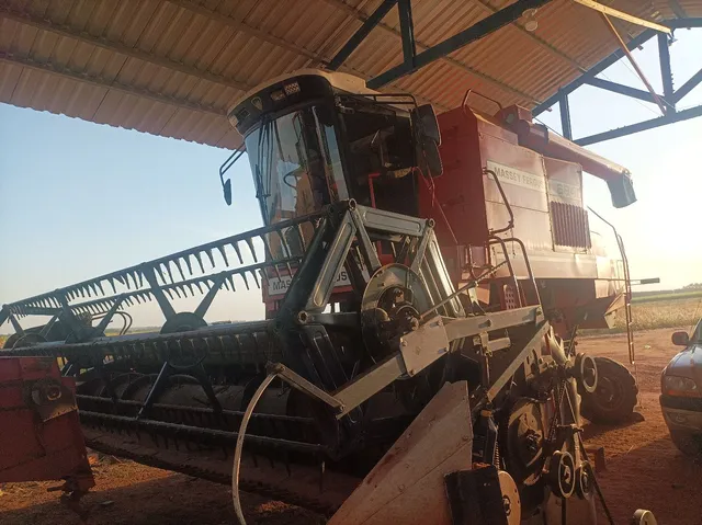 Colheitadeira Massey Ferguson 6845 + uma boca de soja e uma de milho