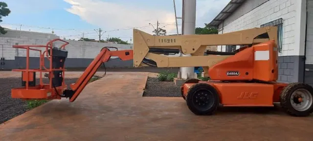 Plataforma Elevatória JLG E450AJ 2012