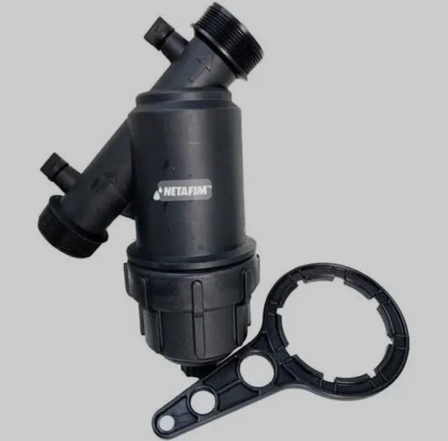 Um filtro e 70 registros para irrigação de gotejamento 