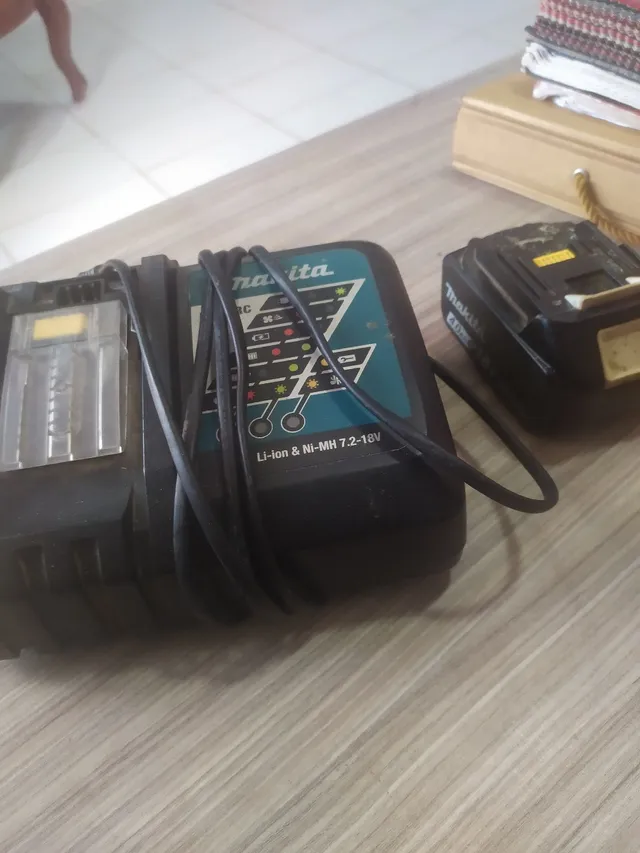 Bateria e carregador Makita 18volts 