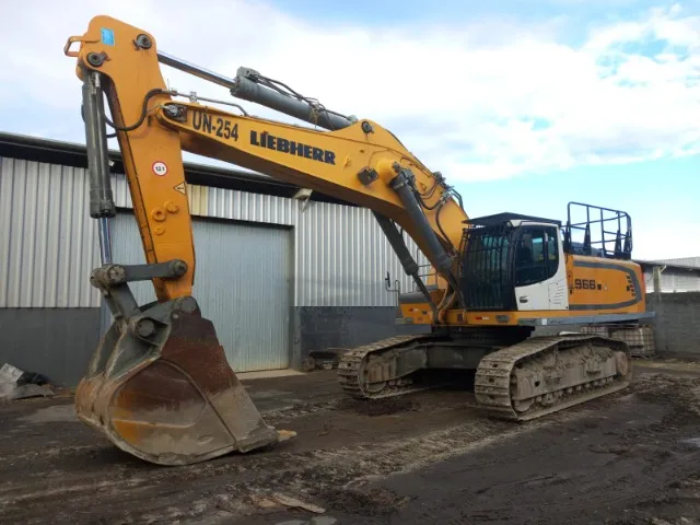 R966 Liebherr - Escavadeira