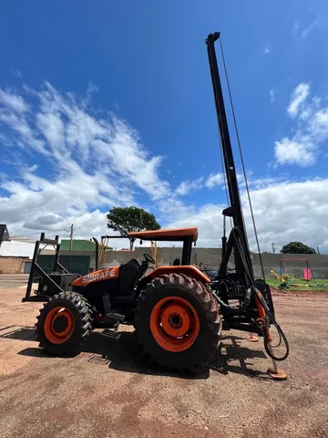Perfuratriz com trator new holland
