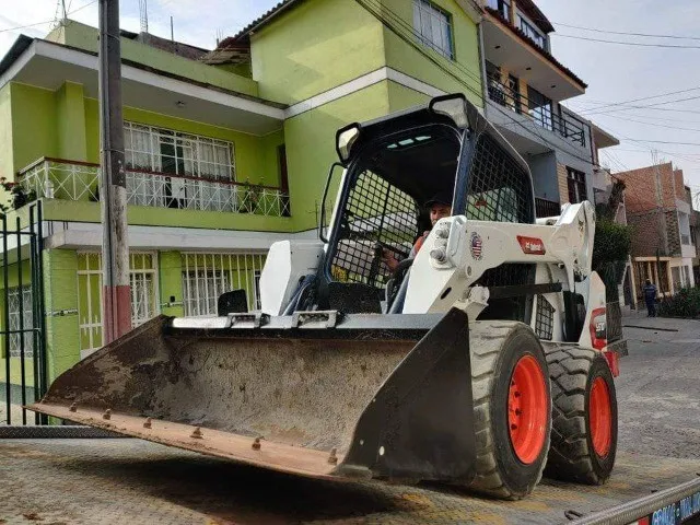 Bob Cat Mini Carregadeira - S570 