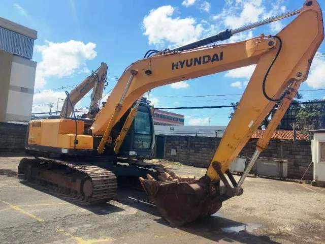 Escavadeira Hidráulica, marca Hyundai, modelo Robex 210LC, ano 2010