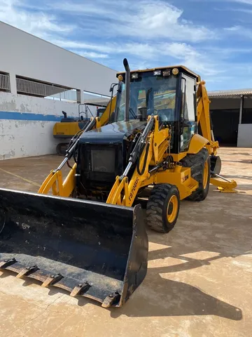 Retro Escavadeira XT870 BR
