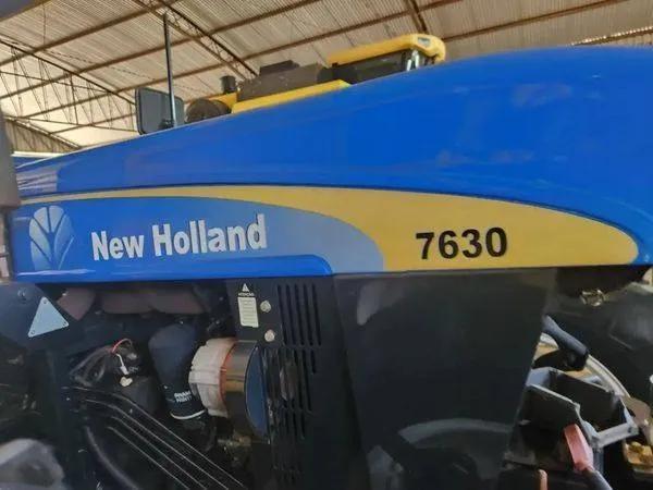 Trator New Holland 7630