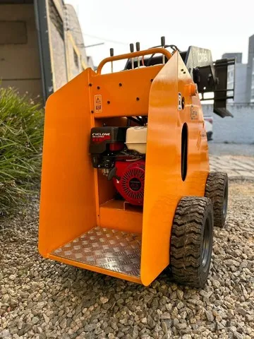 Mini carregadeira 