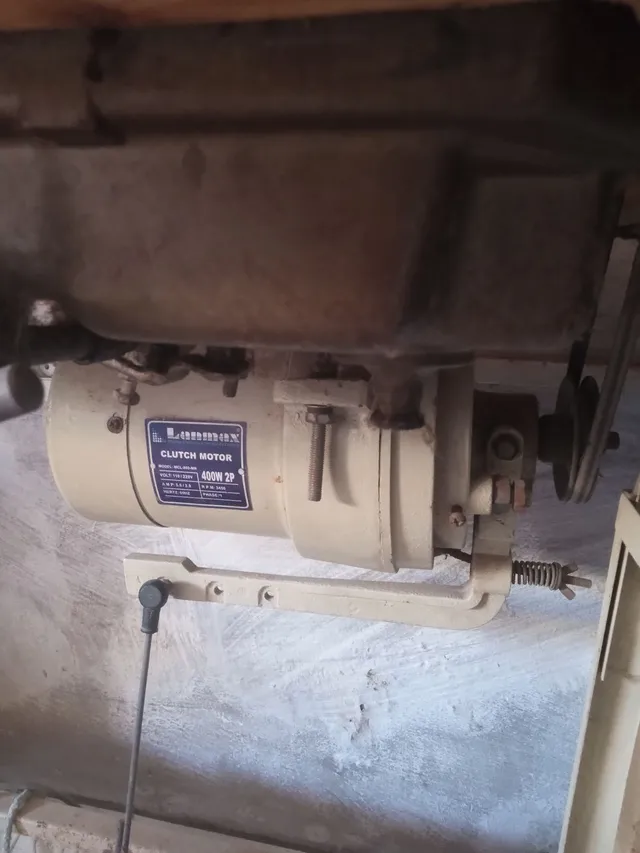 Máquina de costura 