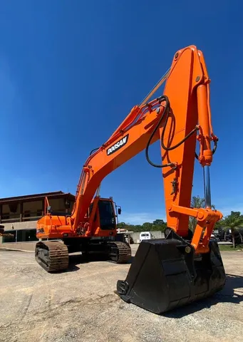 Escavadeira Esteira Doosan Solar 300LCV