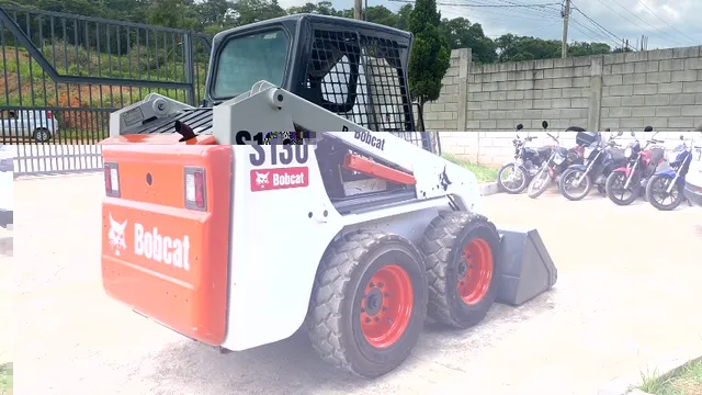 Mini Carregadeira Bobcat S130 - 2011