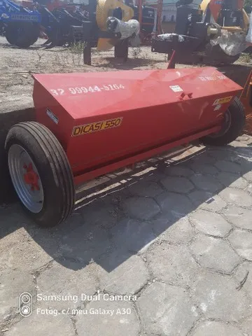 Distribuidor de calcário para trator