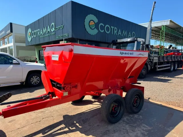 Distribuidor Calcário e Adubo Orgânico 5 ton 