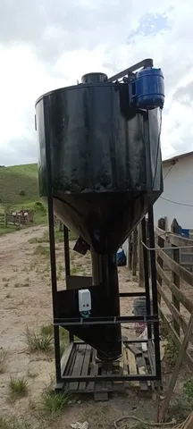 Misturador de ração 800 L com motor de 7,5 CV, trifásico - Faça a sua ração.