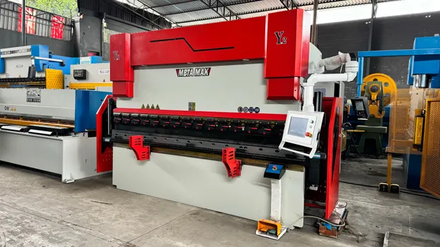dobradeira CNC METAMAK 125Tx 3200
