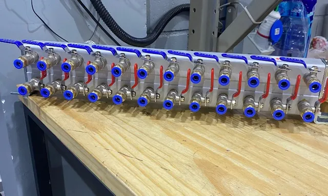 Manifold para distribuição de água com 12 vias